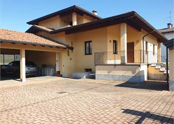 AMPIA VILLA INDIPENDENTE CON GIARDINO